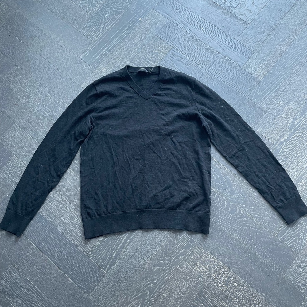 Theory sweater